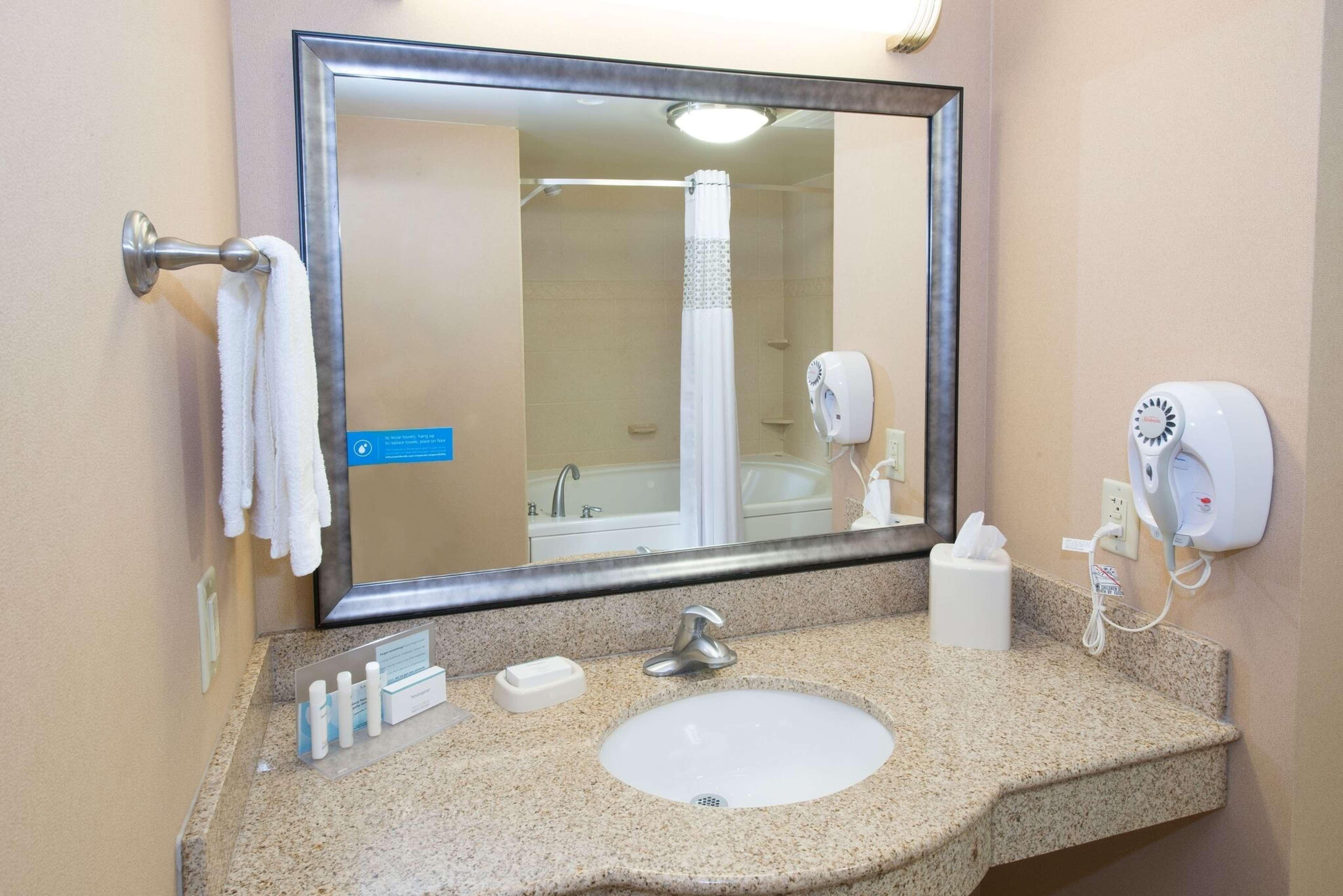 Hampton Inn & Suites Scottsboro Bagian luar foto